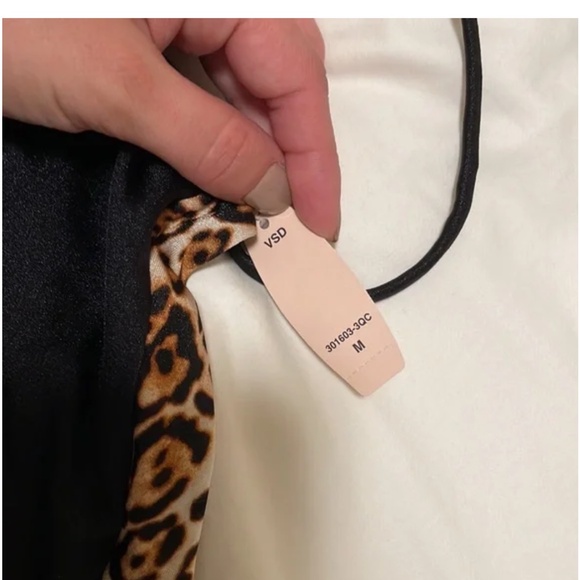 NWT Victoria’s secret’s swimsuit one piece size M - Picture 7 of 8